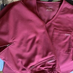 Jaanuu Scrub Set | One-Pocket Top size S, 4-Pocket Jogger in SP